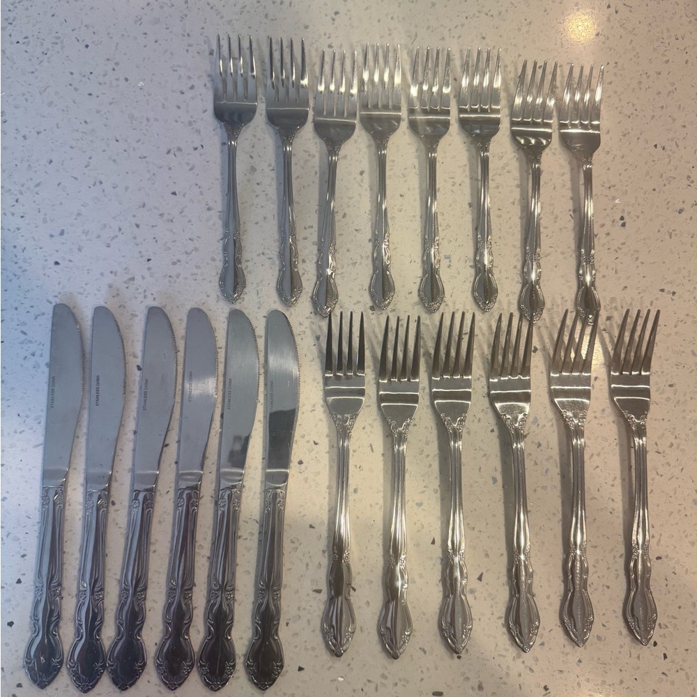 Oneida Silver Plated Ornate Dinner Forks & Knives Set